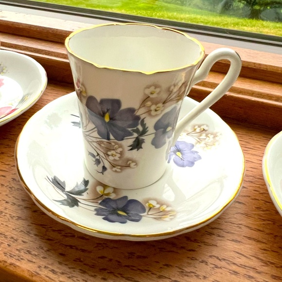Royal Grafton 💗💙 Fine Bone China England Four Demitasse Espresso Cups Saucers